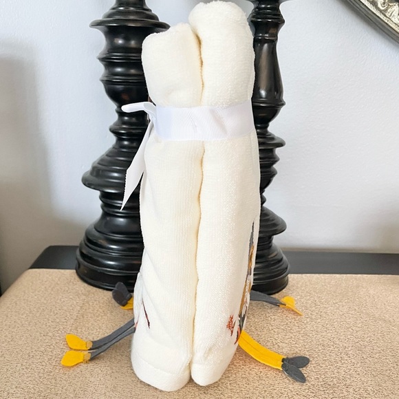 NWT SET OF 2 3D Fall Gnomes Hand Towels - Picture 4 of 7